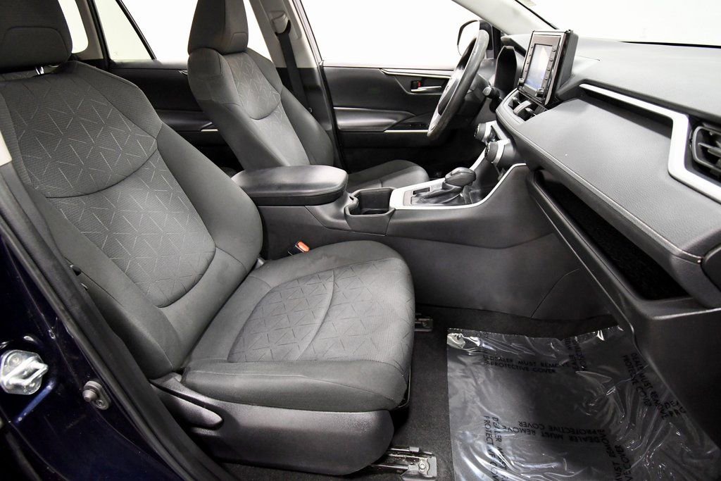 Used 2022 Toyota RAV4 XLE AWD/4WD image 18