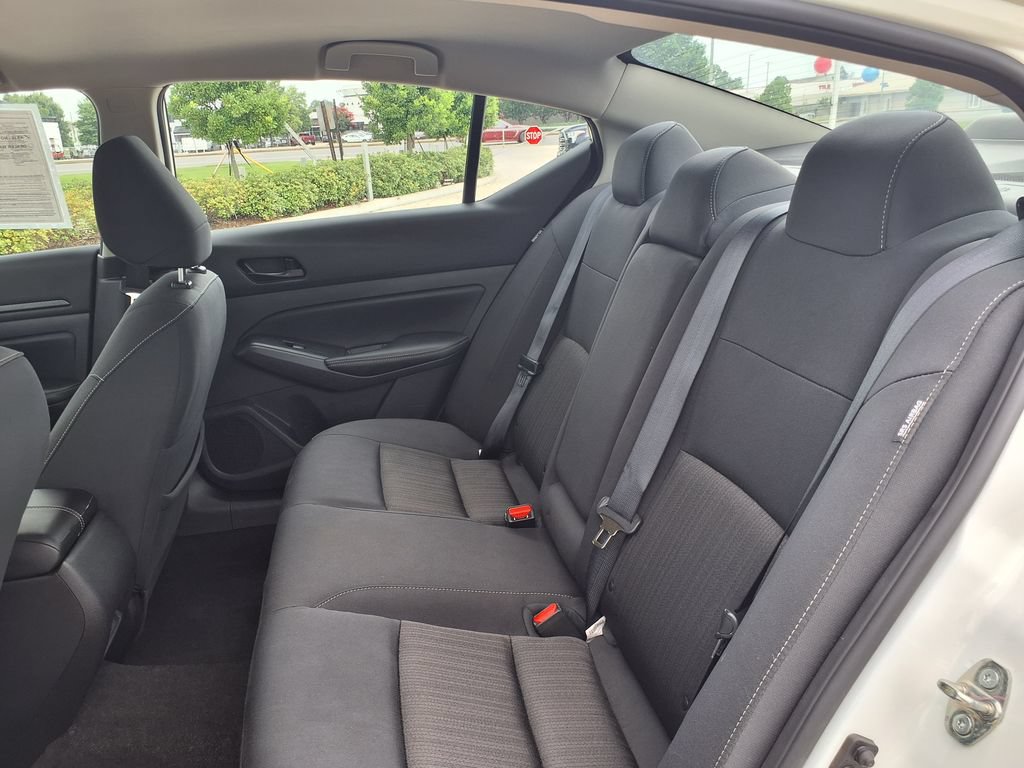 Used 2025 Nissan Altima 2.5 SV FWD image 17