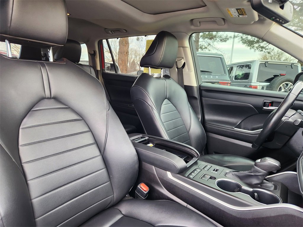 Used 2020 Toyota Highlander XLE image 15