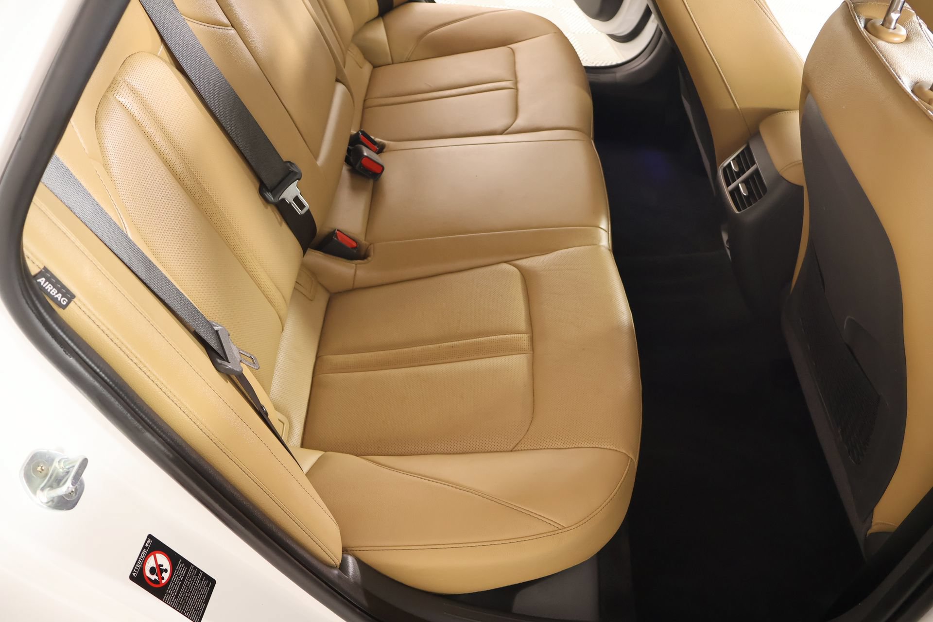 Used 2022 Hyundai Sonata Limited w/ Preferred Accessory Package FWD image 13