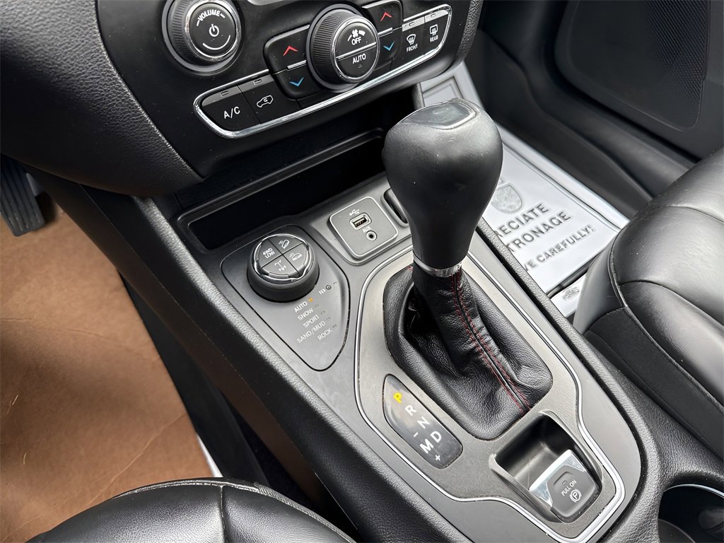 Used 2019 Jeep Cherokee Trailhawk w/ Comfort/Convenience Group image 30