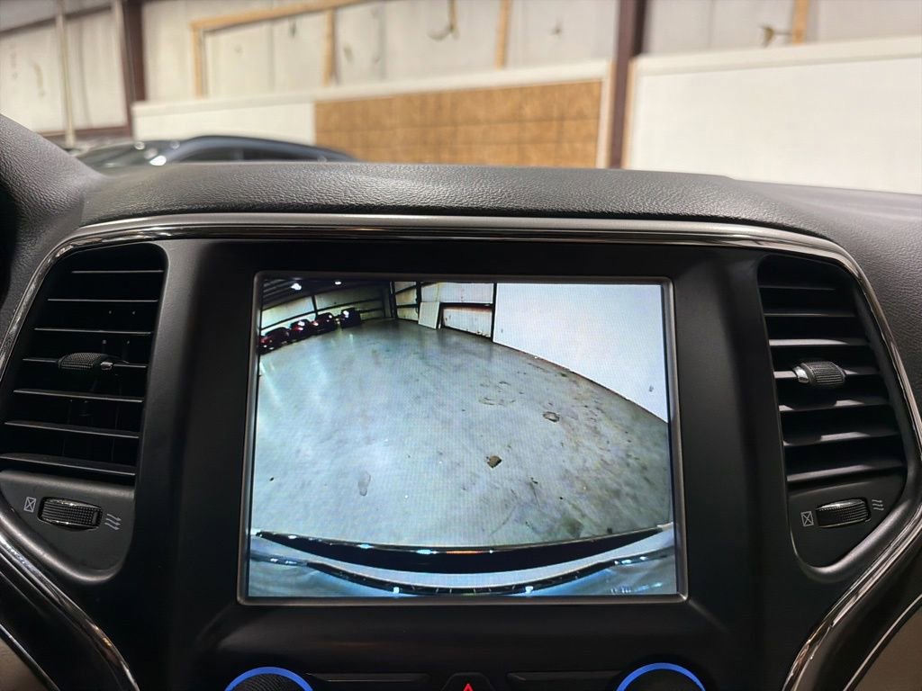 Used 2018 Jeep Grand Cherokee Limited image 17