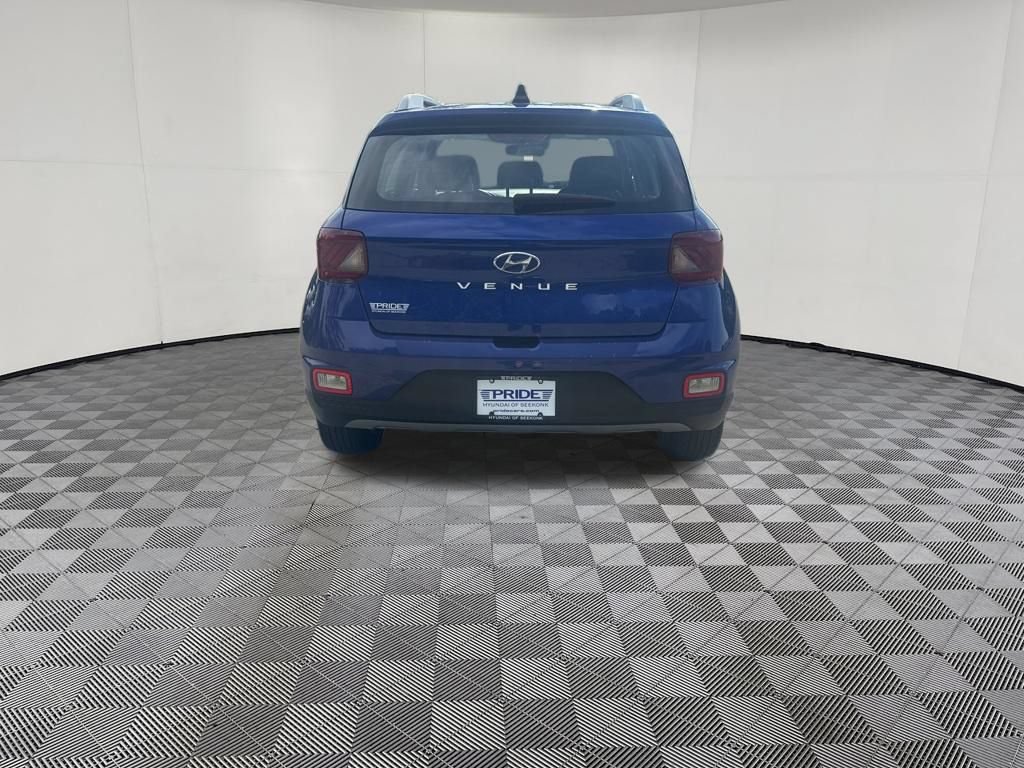 Used 2022 Hyundai Venue Limited FWD image 6