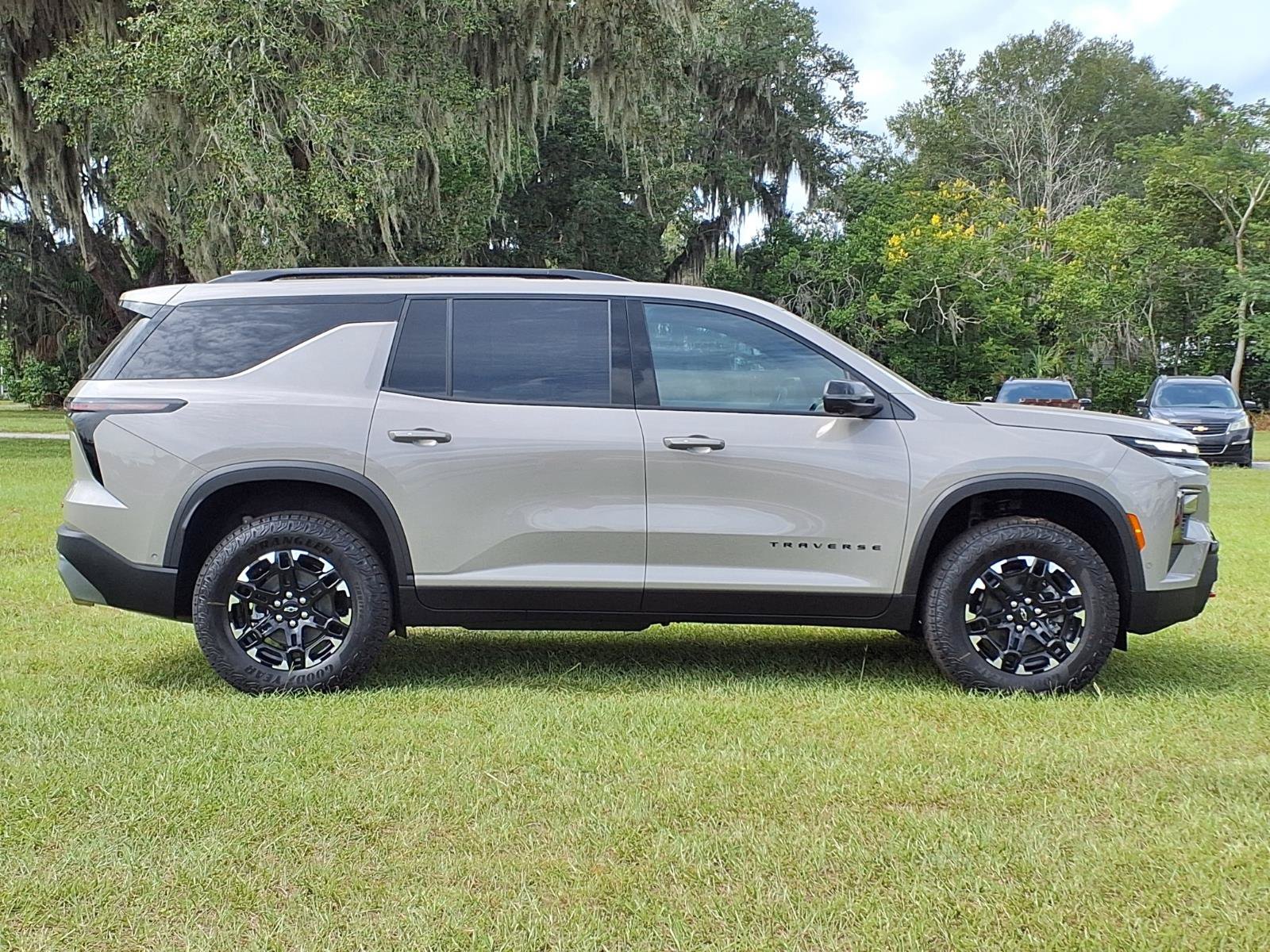 New 2027 Chevrolet Traverse Z71 w/ Enhanced Driving Package AWD/4WD image 3