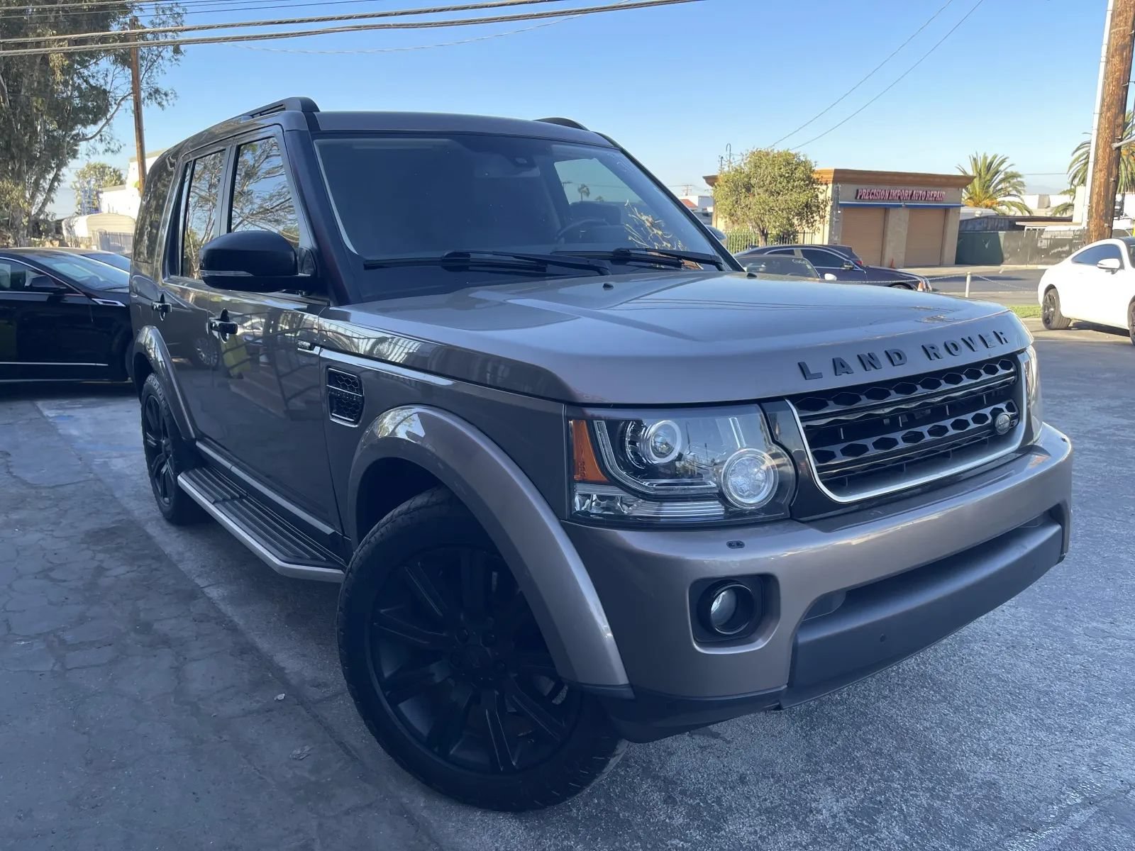Used 2016 Land Rover LR4 HSE Silver Edition AWD/4WD image 3