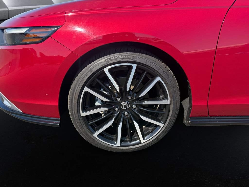 Used 2025 Honda Accord Touring image 9
