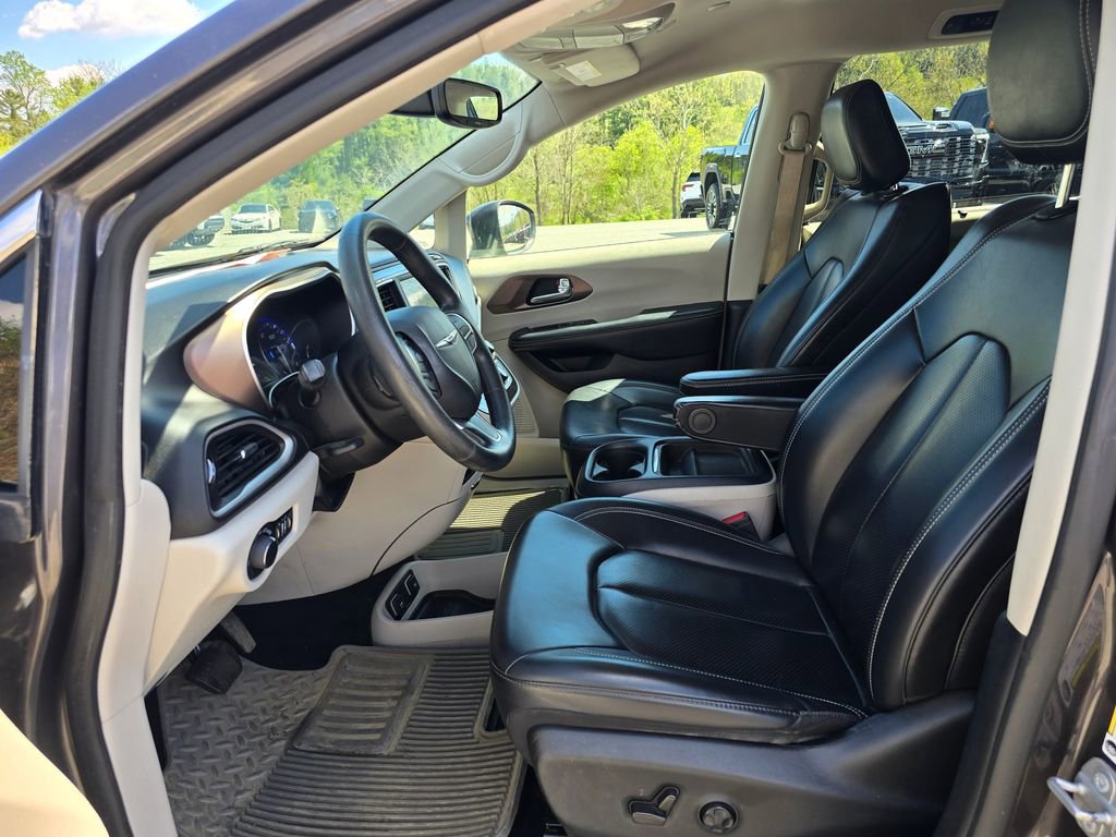 Used 2021 Chrysler Voyager Lxi image 4