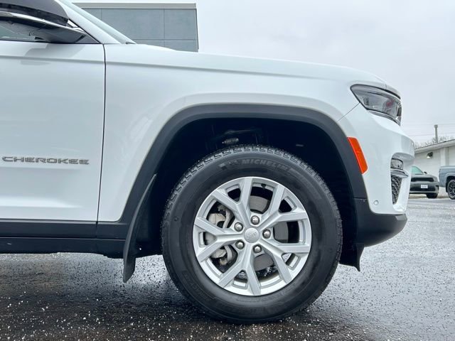 Used 2023 Jeep Grand Cherokee Limited w/ Luxury Tech Group II image 15