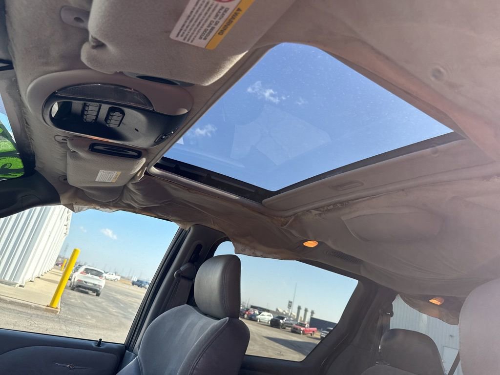 Used 2003 Chrysler Town & Country Limited AWD/4WD image 24