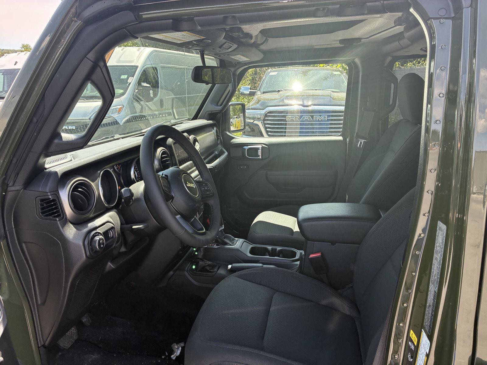 New 2023 Jeep Gladiator Sport AWD/4WD image 20