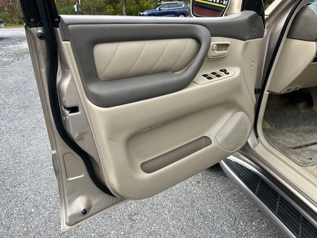 Used 2006 Toyota Land Cruiser image 30