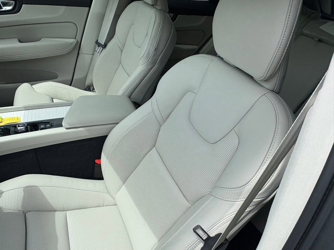 New 2026 Volvo XC60 B5 Ultra AWD/4WD image 18