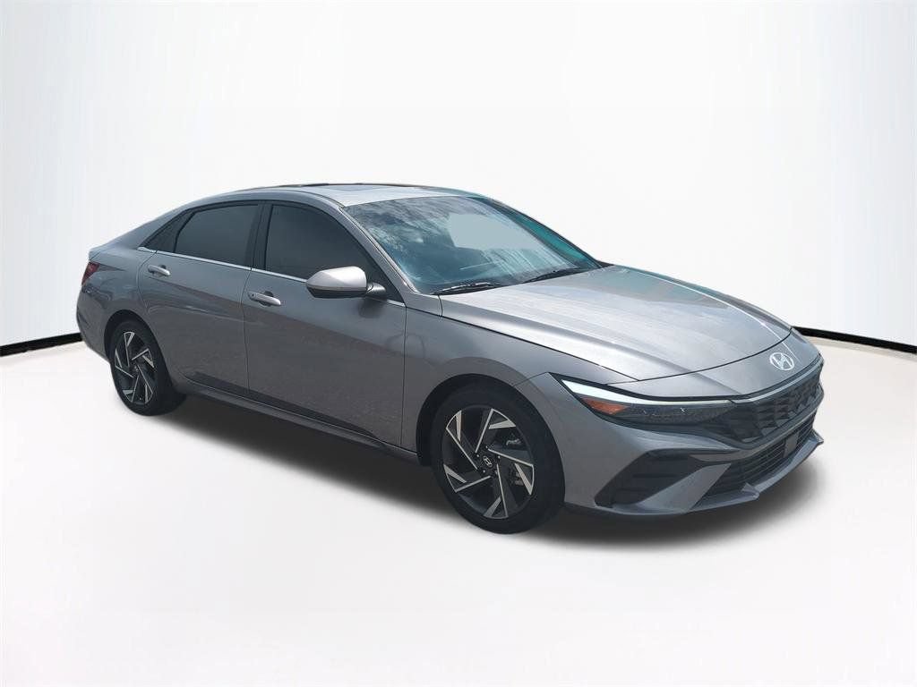 Used 2024 Hyundai Elantra SEL w/ Convenience Package FWD image 2