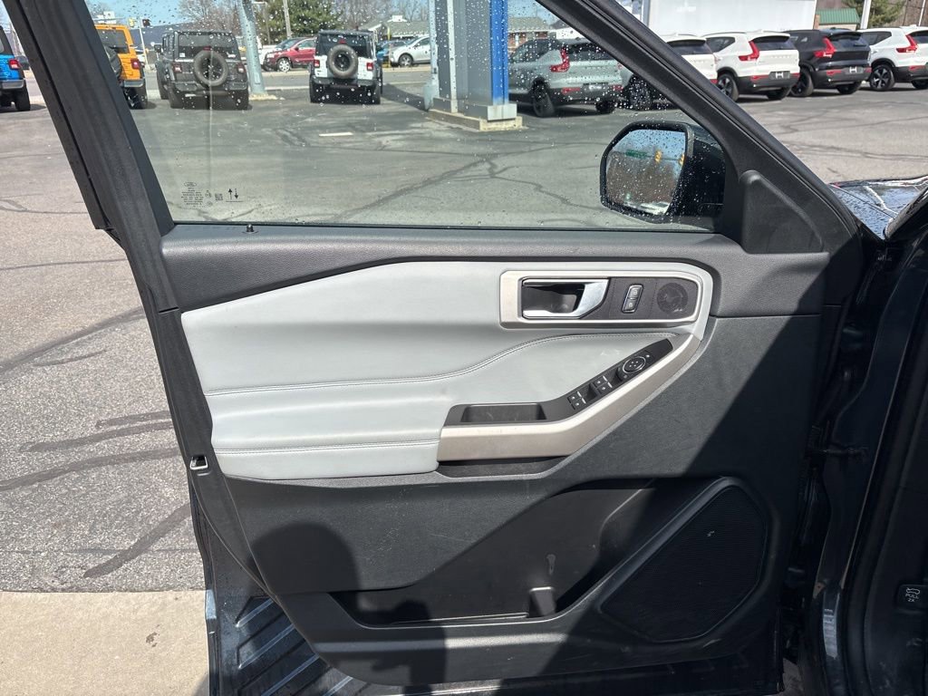 Used 2024 Ford Explorer XLT w/ Equipment Group 202A AWD/4WD image 14