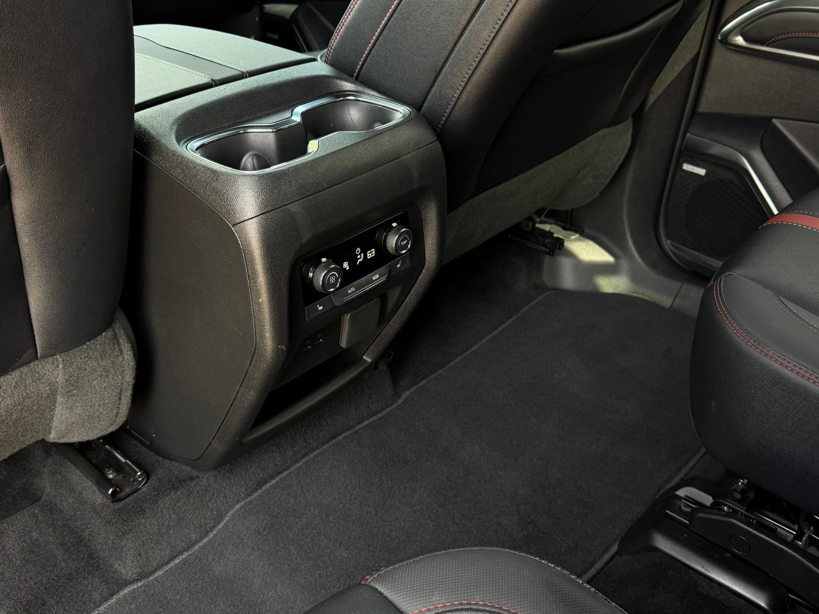 Used 2026 Chevrolet Traverse RS w/ LPO, Floor Liner Package FWD image 28