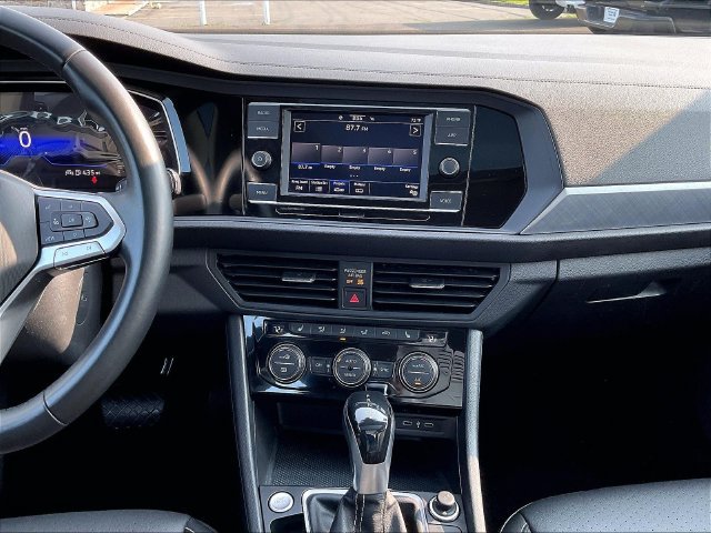 Certified 2022 Volkswagen Jetta SE FWD image 15