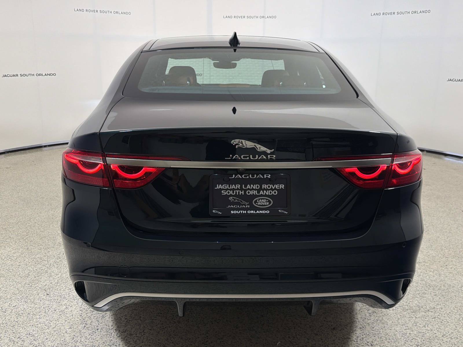 Certified 2024 Jaguar XF R-Dynamic SE AWD/4WD image 4