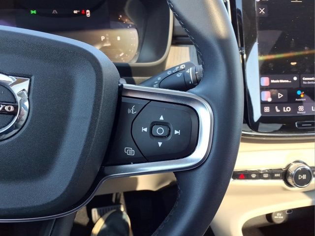 Used 2023 Volvo XC40 B4 Ultimate FWD image 26