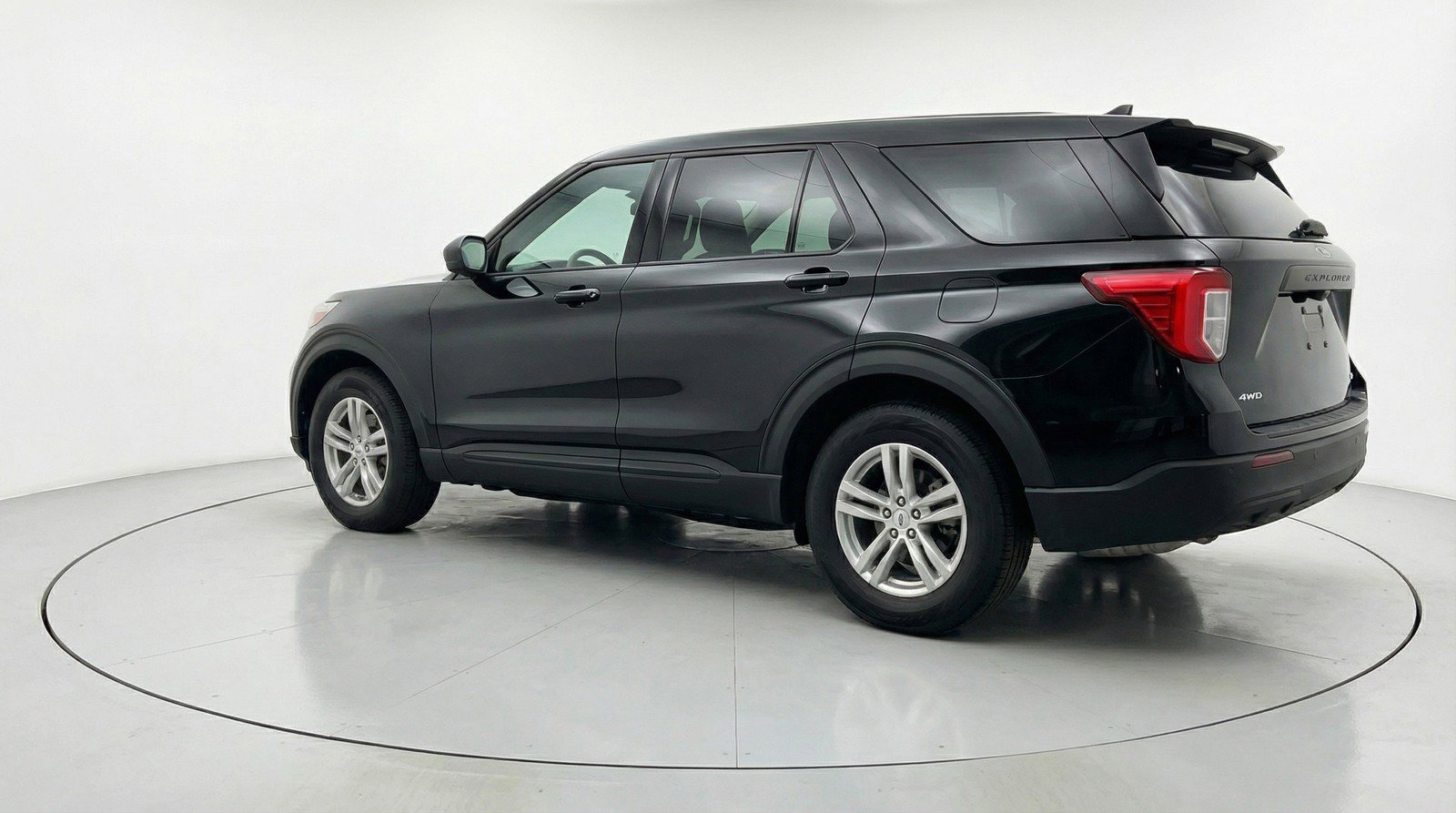 Used 2024 Ford Explorer XLT w/ Equipment Group 202A RWD image 6