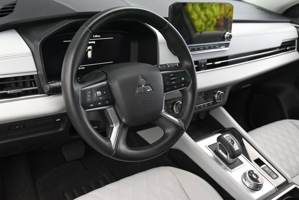 Used 2024 Mitsubishi Outlander SEL image 11