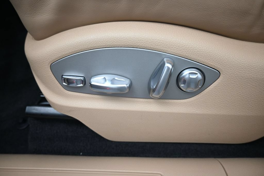 Certified 2024 Porsche Macan AWD/4WD image 13