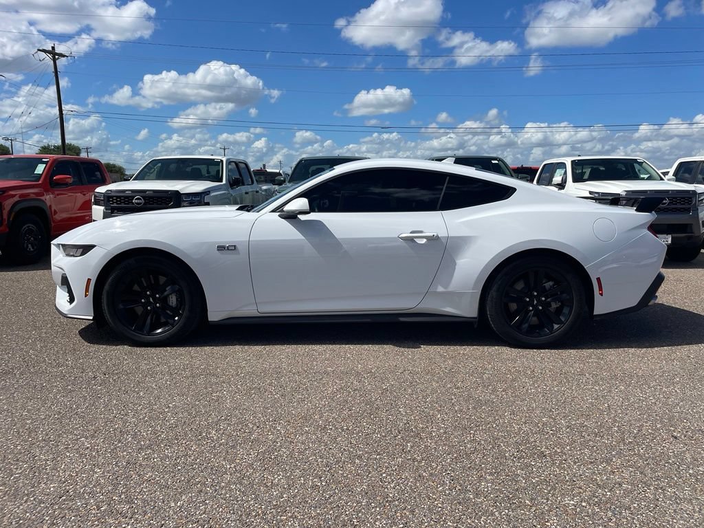 Used 2025 Ford Mustang GT RWD image 4