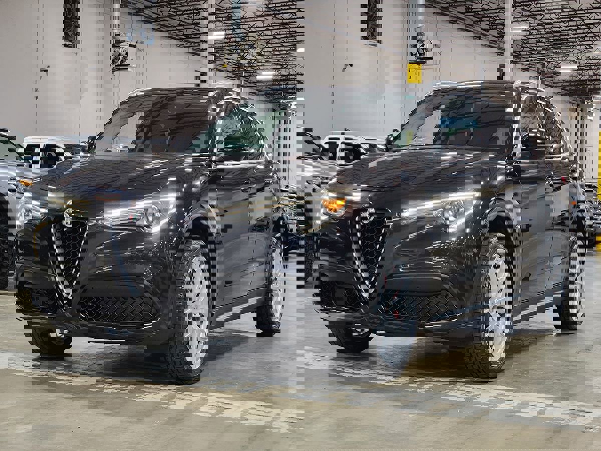 Used 2018 Alfa Romeo Stelvio AWD image 4