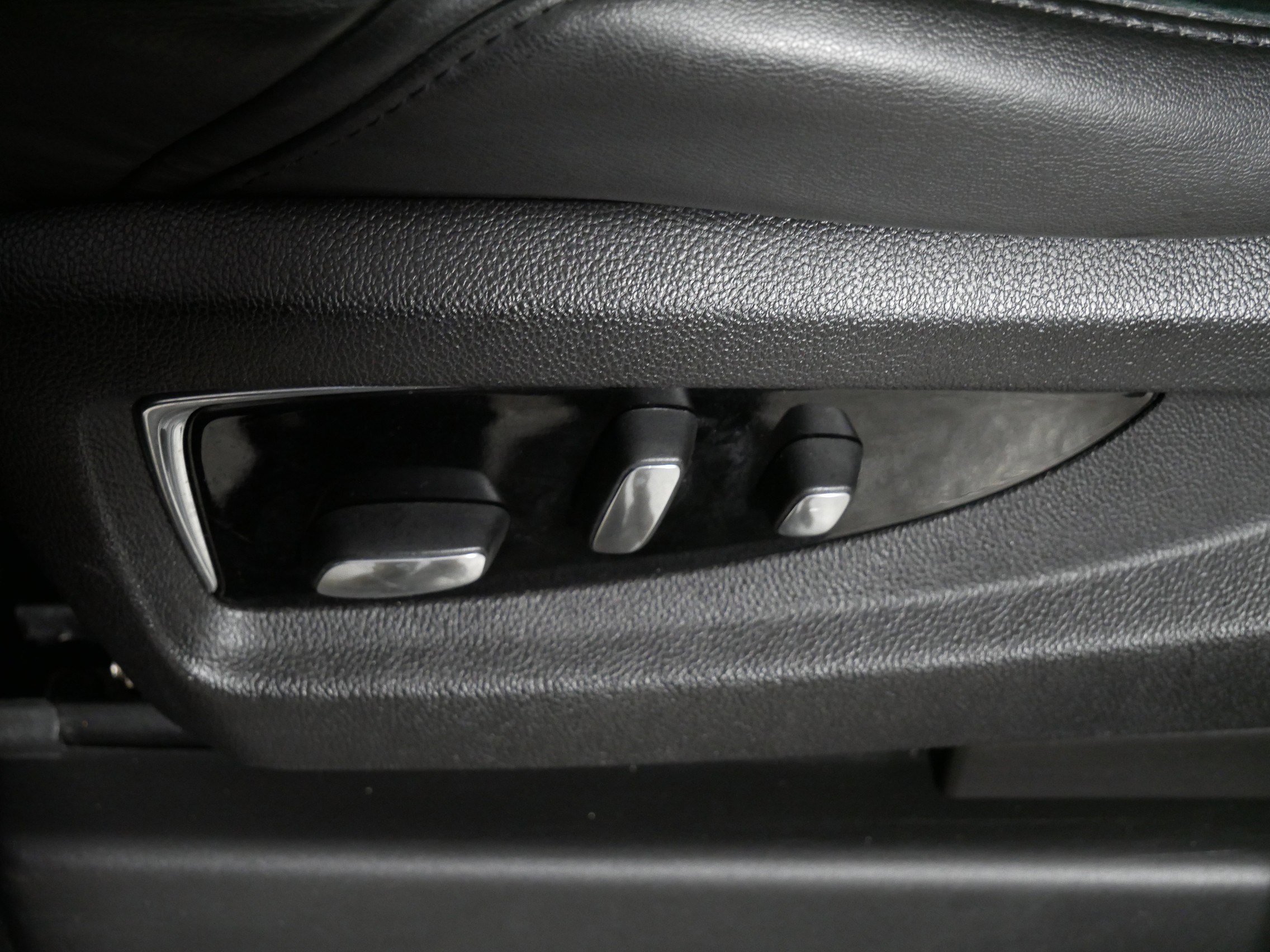 Used 2016 Cadillac Escalade Premium image 20