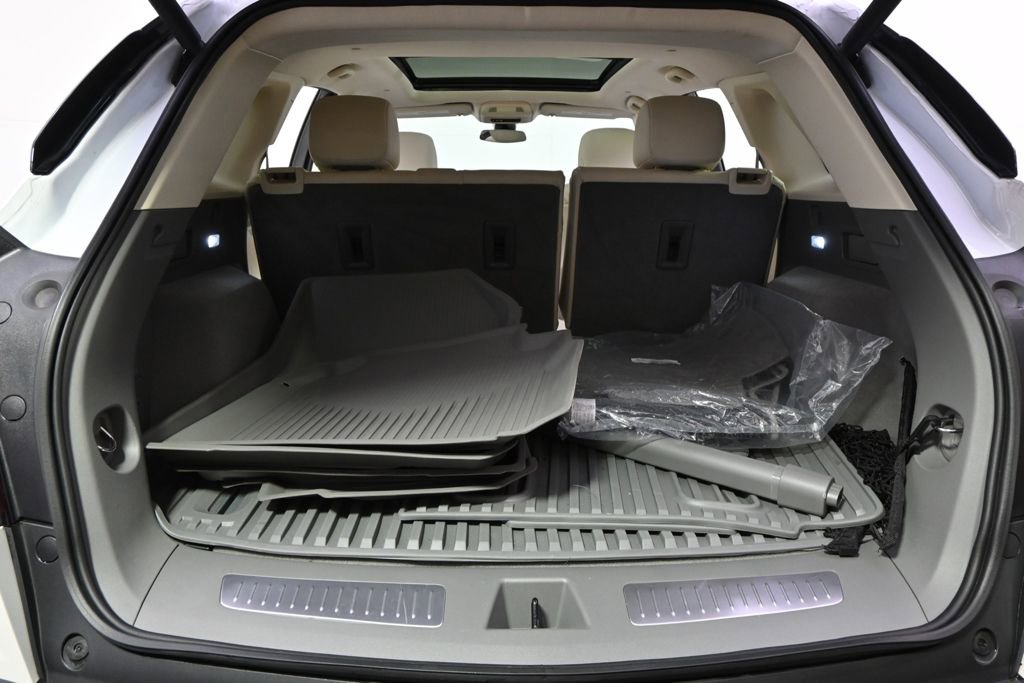 New 2025 Cadillac XT5 Premium Luxury w/ LPO, Floor Liner Package AWD/4WD image 19