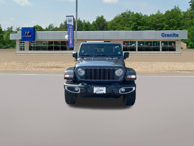 Used 2025 Jeep Gladiator Sport AWD/4WD image 2