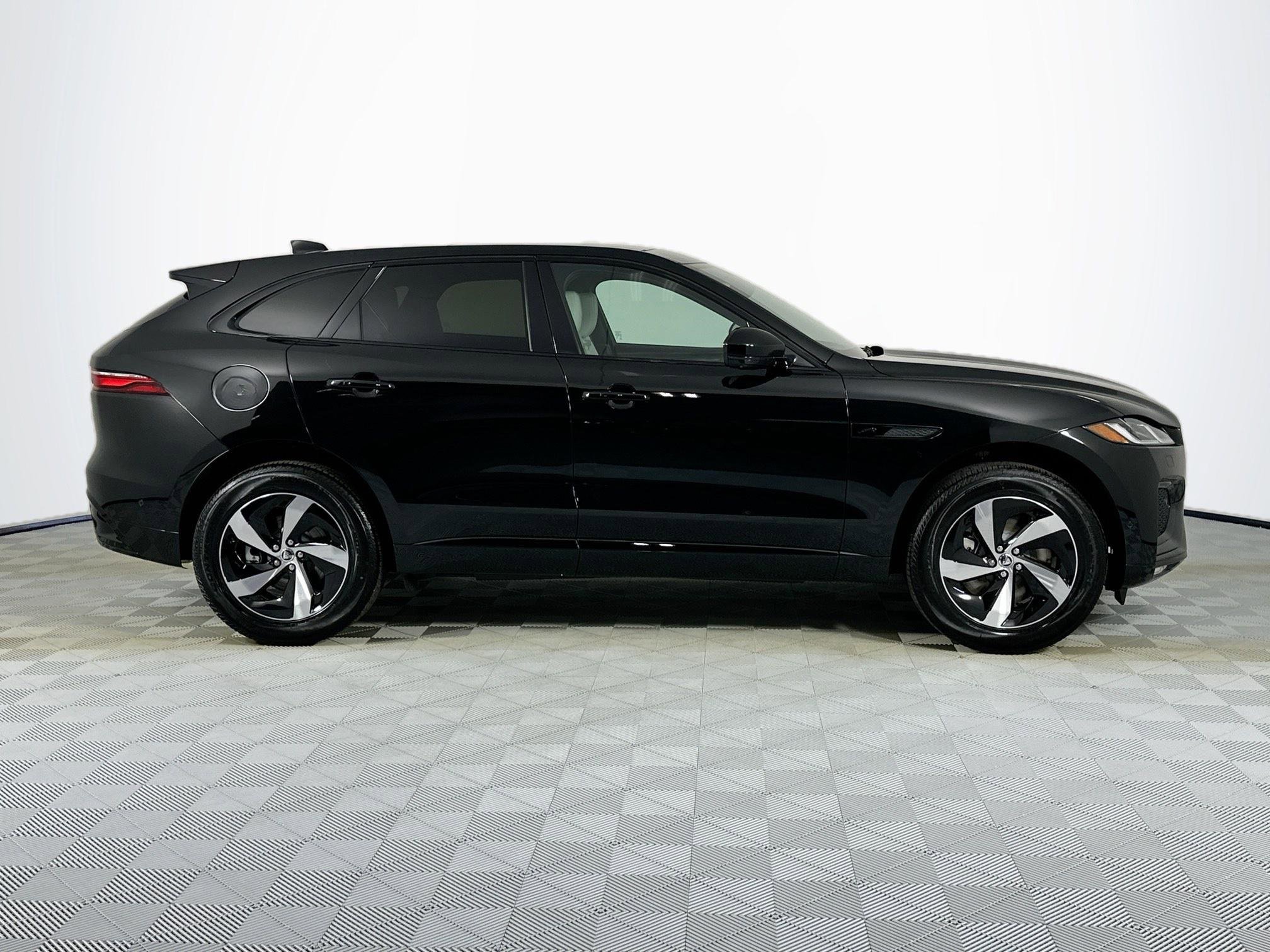 Used 2026 Jaguar F-PACE R-Dynamic S image 4