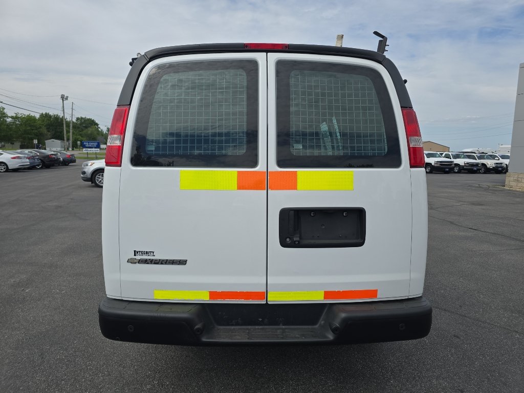 Used 2017 Chevrolet Express 2500 RWD image 7