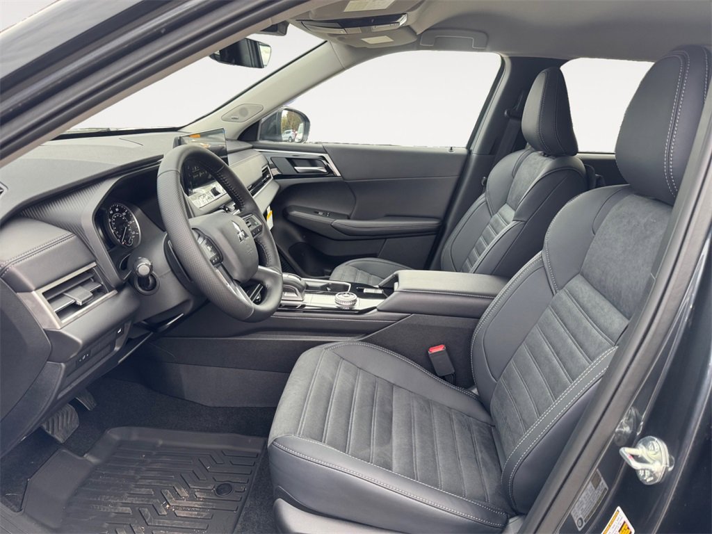 New 2025 Mitsubishi Outlander SE image 9