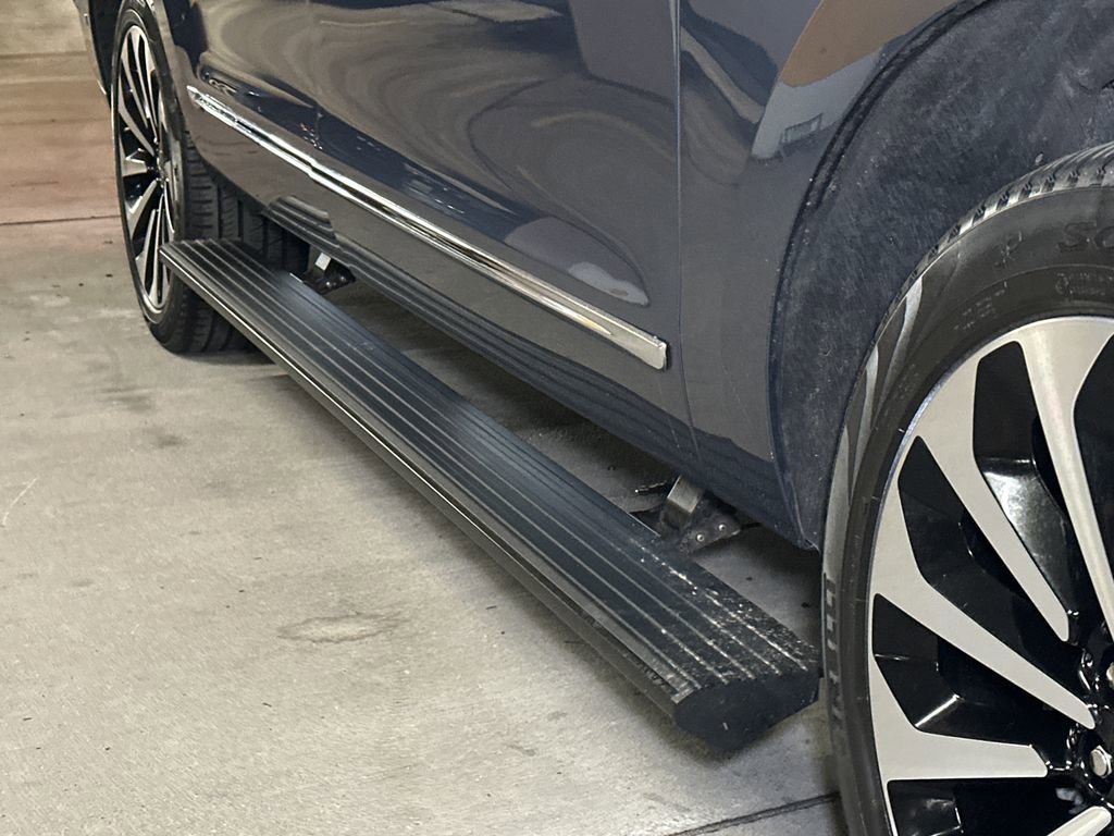 Used 2022 Lincoln Navigator L Reserve image 10