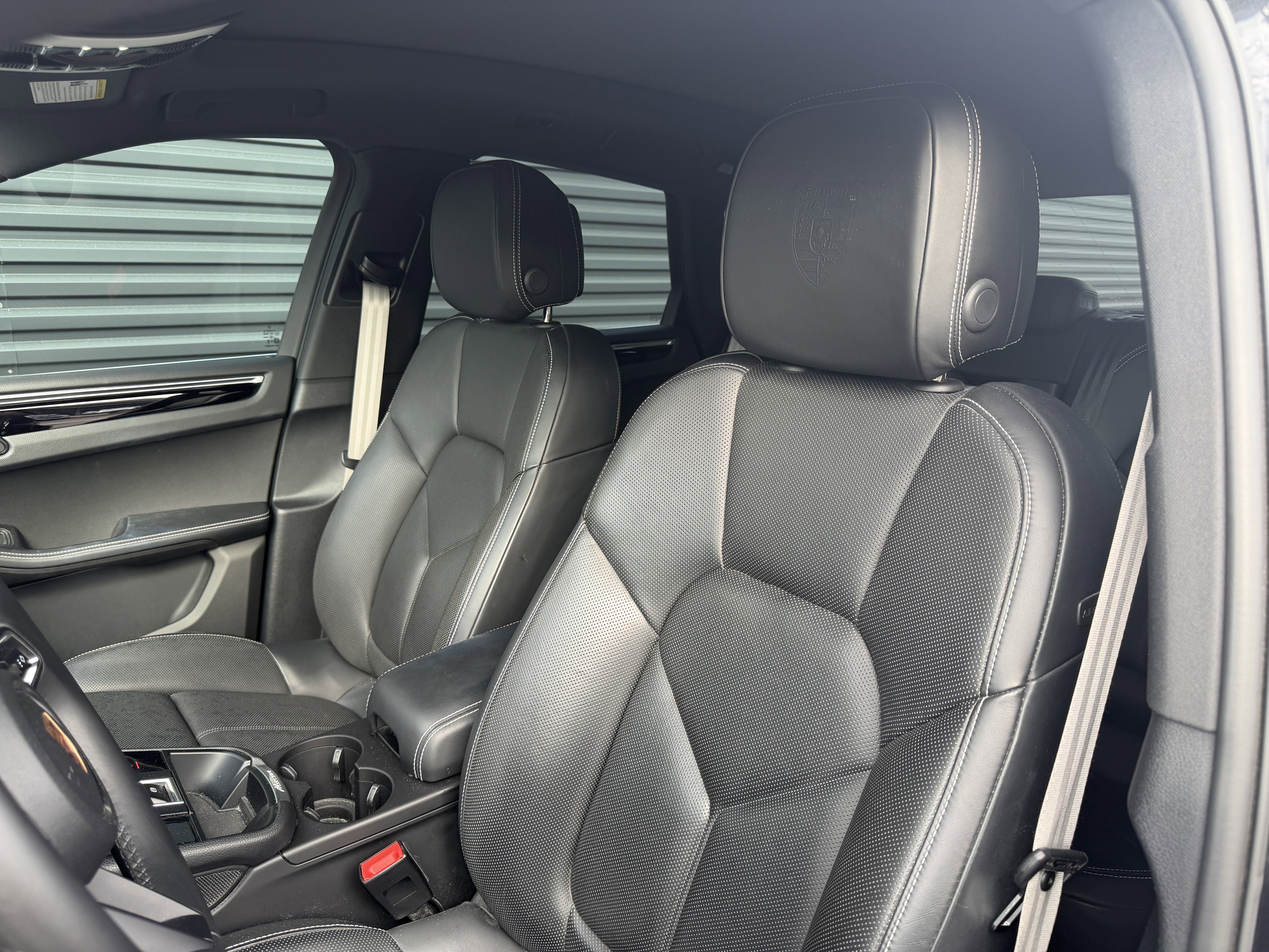 Certified 2024 Porsche Macan S image 5