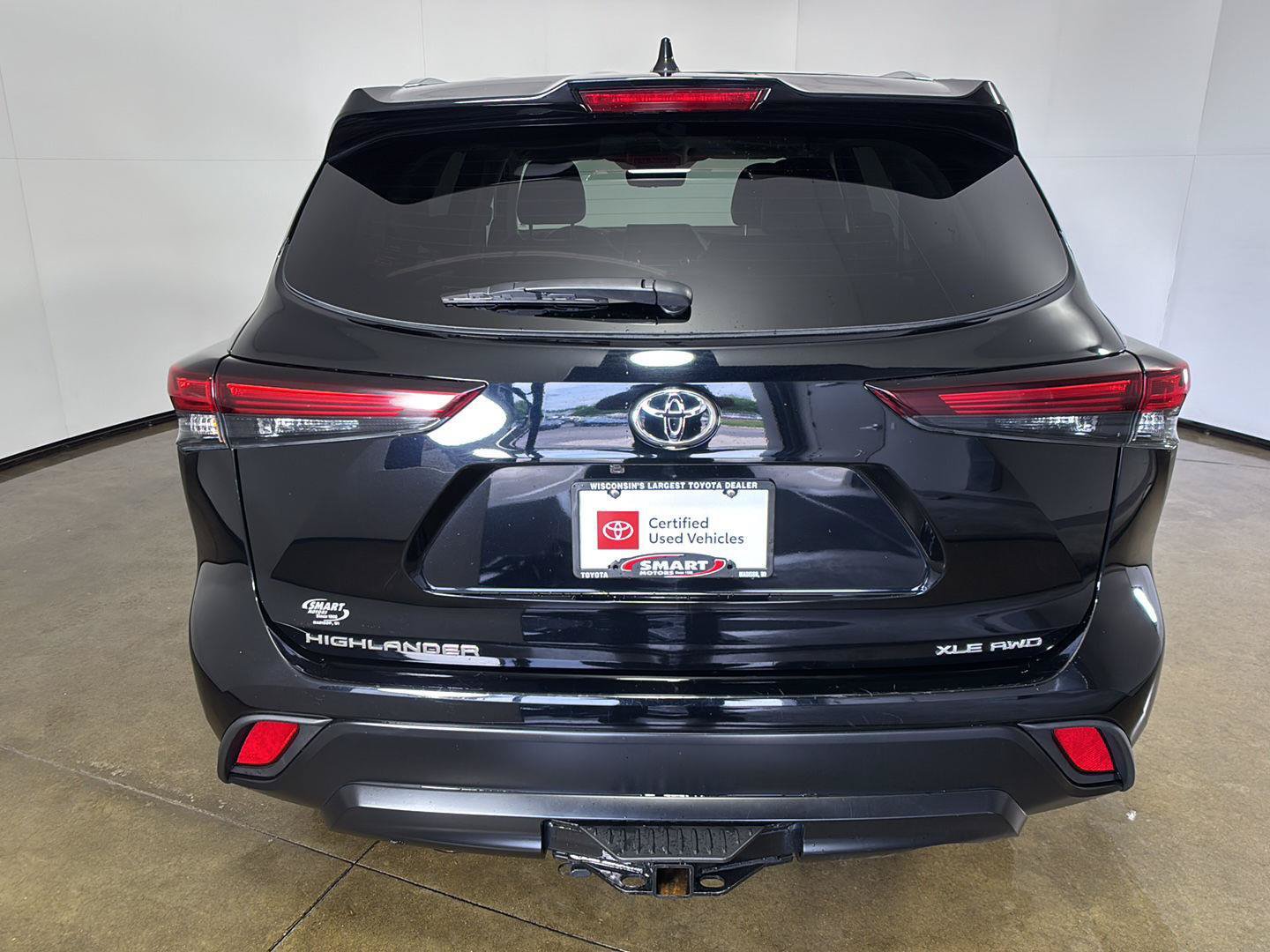 Used 2024 Toyota Highlander XLE AWD/4WD image 11