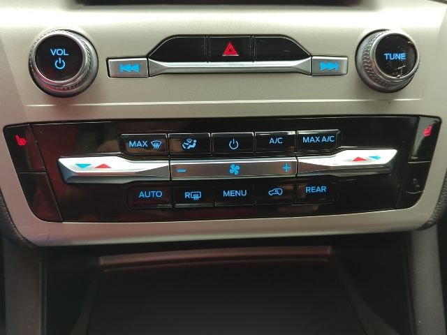 Used 2023 Ford Explorer XLT AWD/4WD image 15