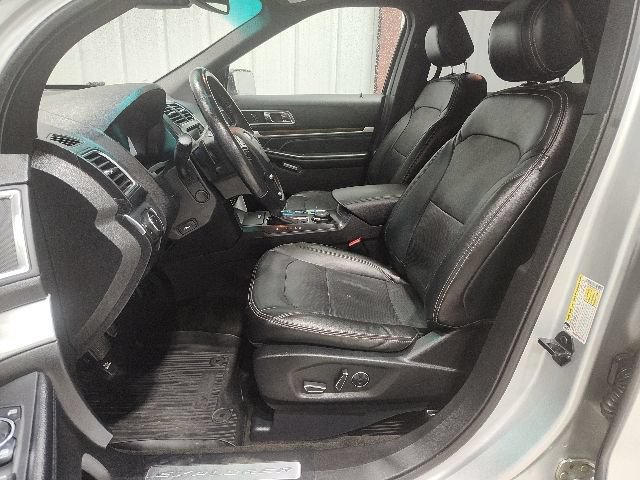 Used 2017 Ford Explorer Limited w/ Equipment Group 301A AWD/4WD image 13