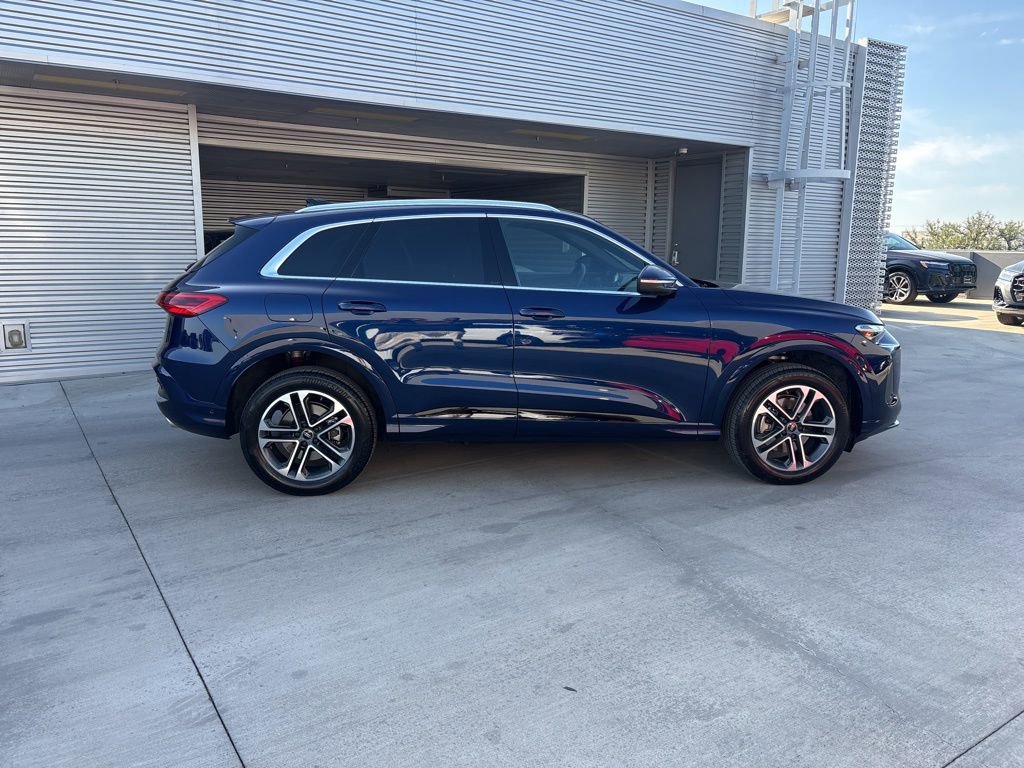 Used 2025 Audi Q5 Premium w/ Convenience Package AWD/4WD image 4