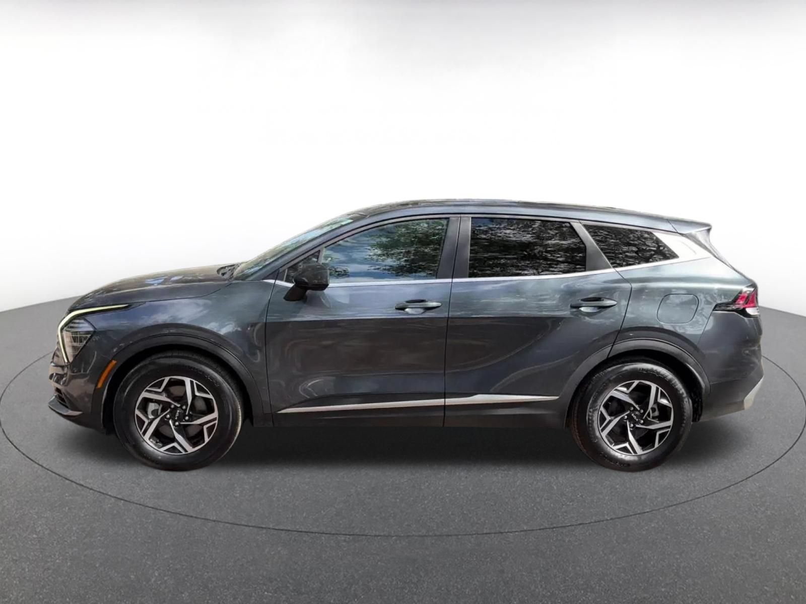 Used 2025 Kia Sportage LX FWD image 9