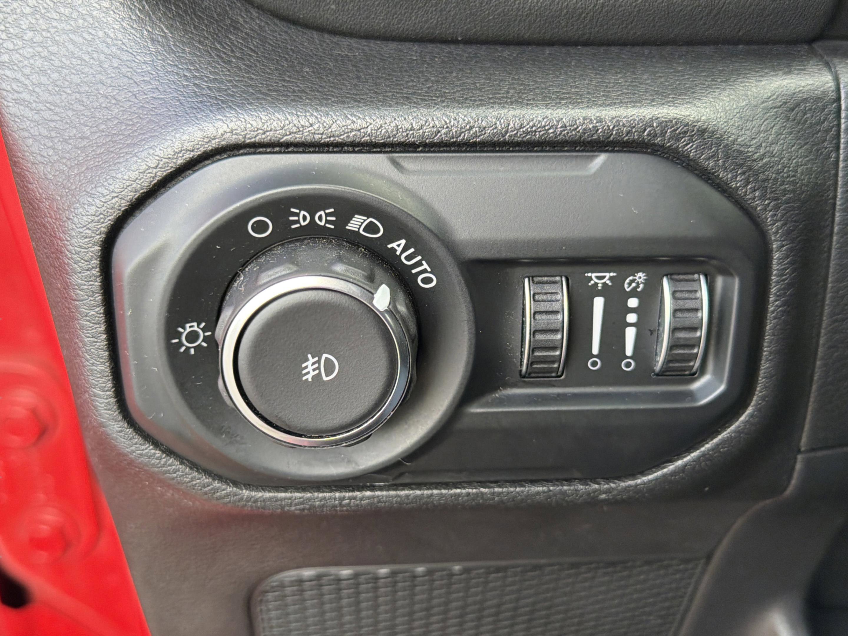 Used 2018 Jeep Wrangler Unlimited Sahara w/ Cold Weather Group image 23