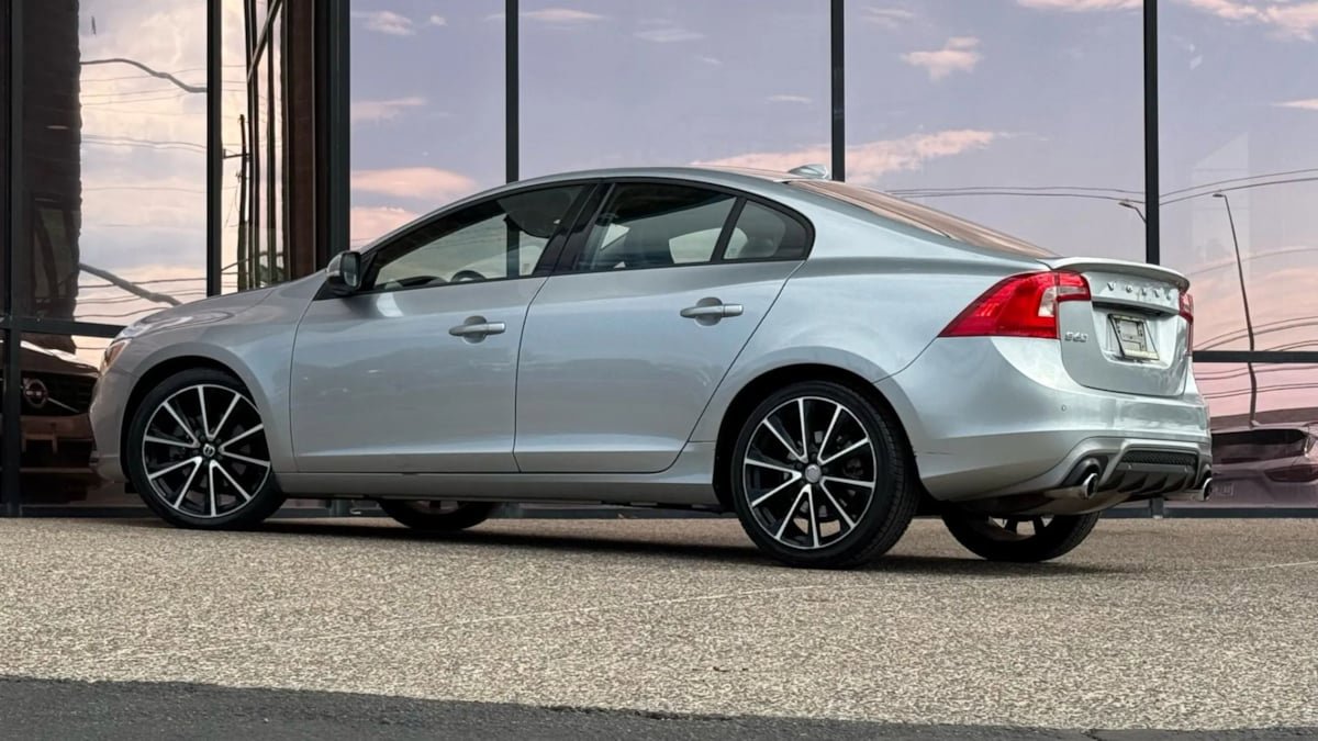 Used 2017 Volvo S60 T5 Dynamic w/ Vision Package FWD image 7