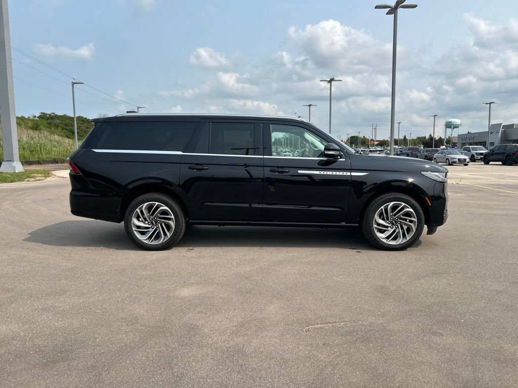 Used 2026 Lincoln Navigator L Reserve AWD/4WD image 5