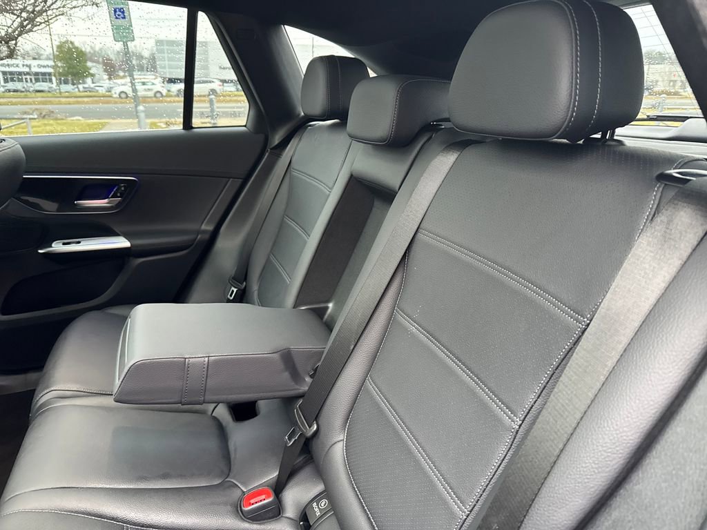 Used 2025 Mercedes-Benz GLC 300 4MATIC image 16