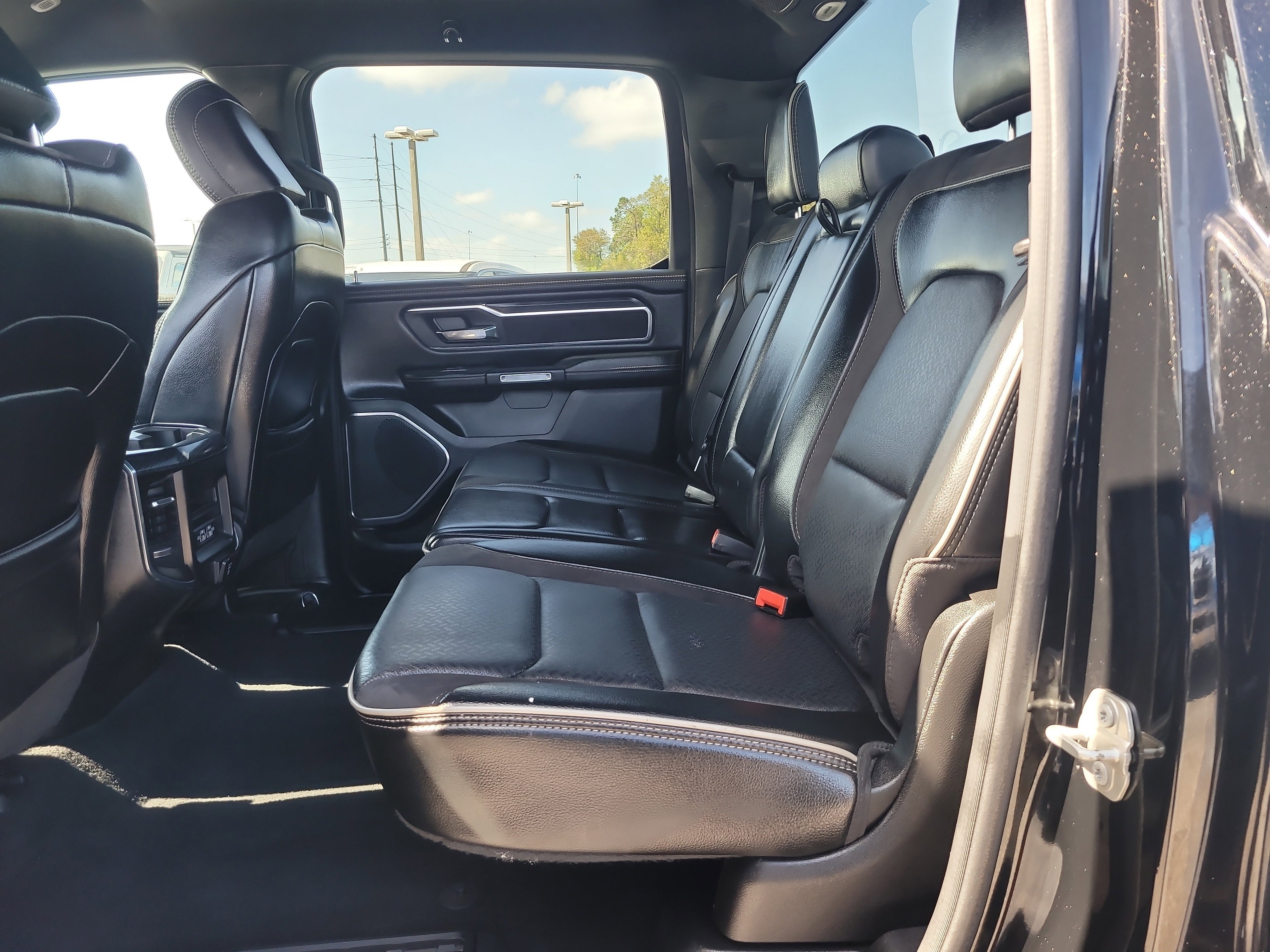 Used 2024 RAM 1500 Laramie AWD/4WD image 12