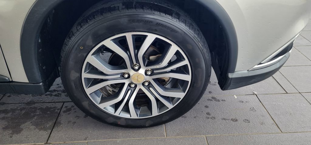 Used 2018 Mitsubishi Outlander ES FWD image 12