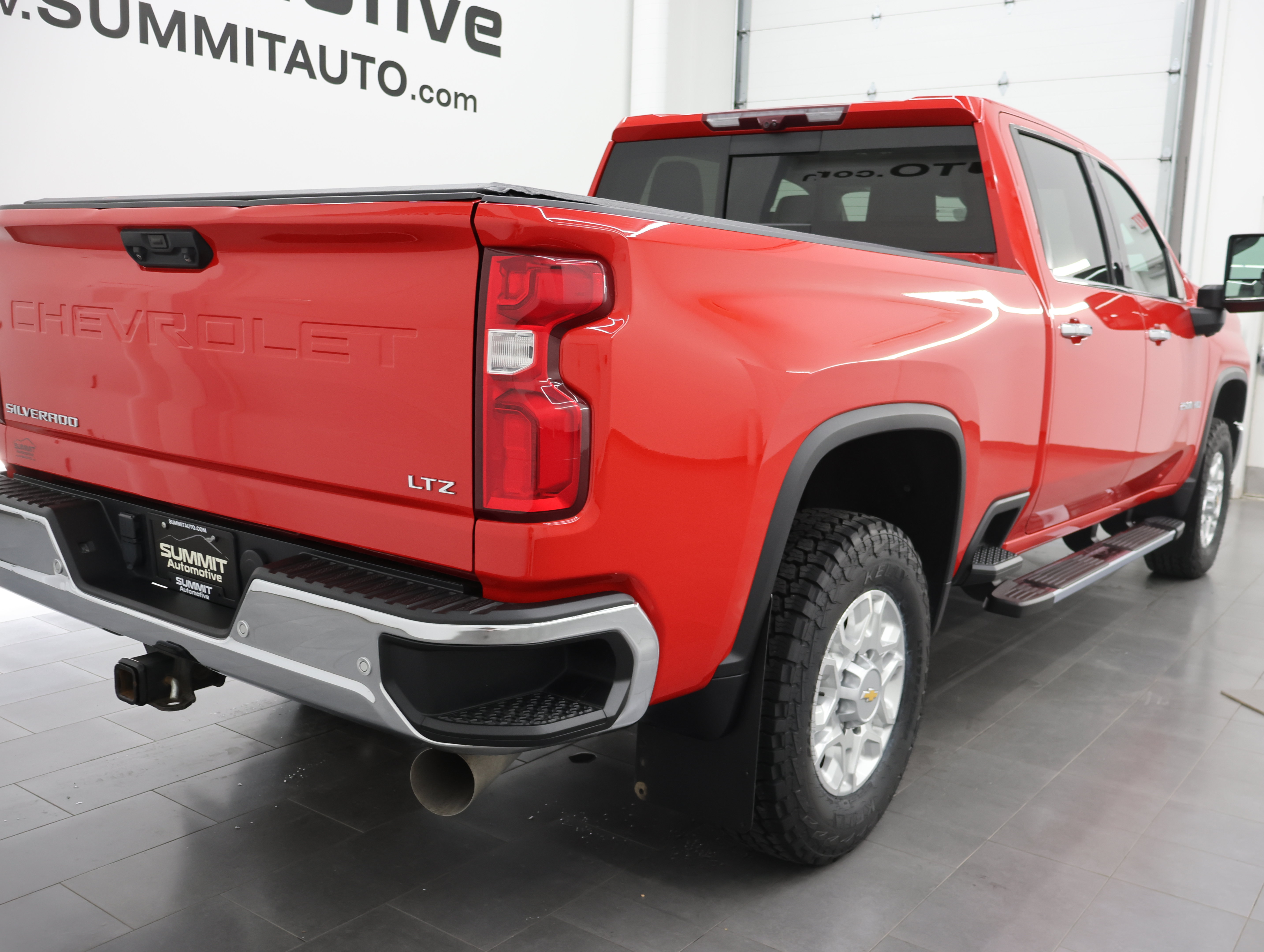 Used 2024 Chevrolet Silverado 2500 LTZ w/ LTZ Plus Package AWD/4WD image 4