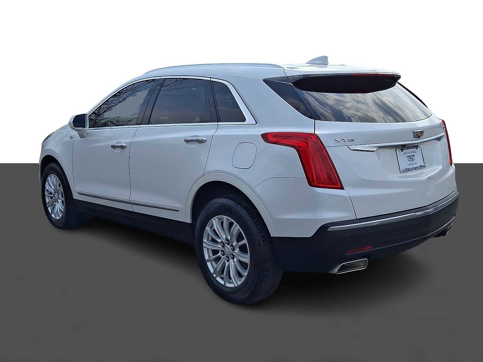 Used 2017 Cadillac XT5 FWD image 4