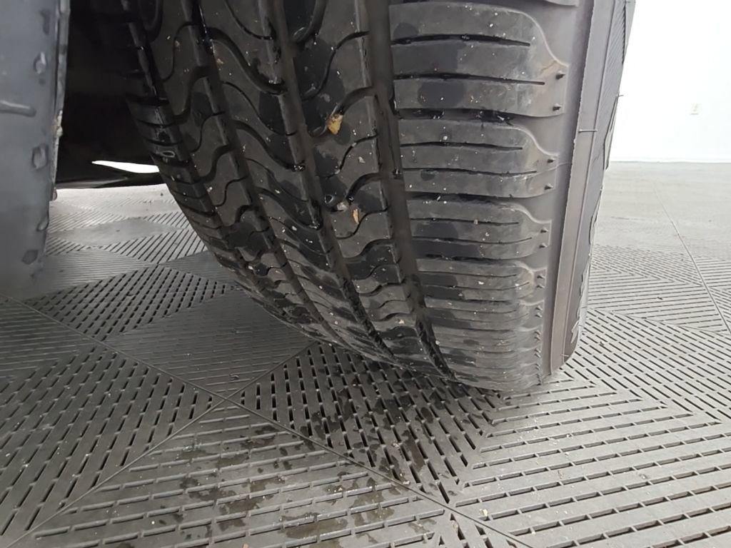 Used 2015 Dodge Challenger SXT image 37