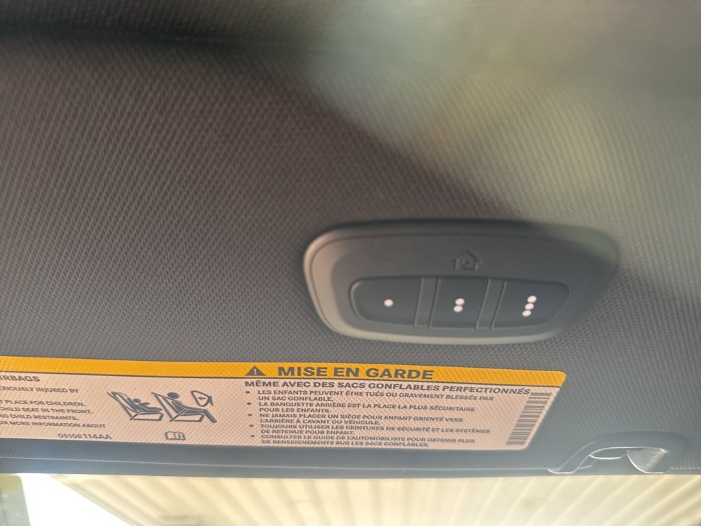 New 2026 Chrysler Pacifica Select image 13